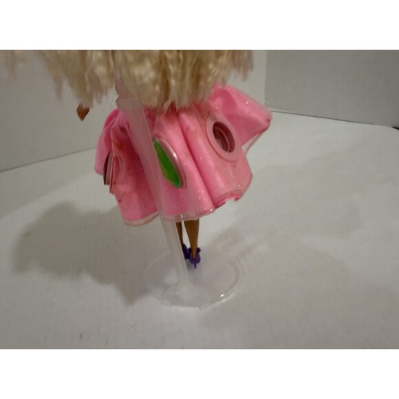 Vintage 1997 twirlin Barbie. Skirt has pods of lip, cheek and eye makeup. - Picture 15 of 16